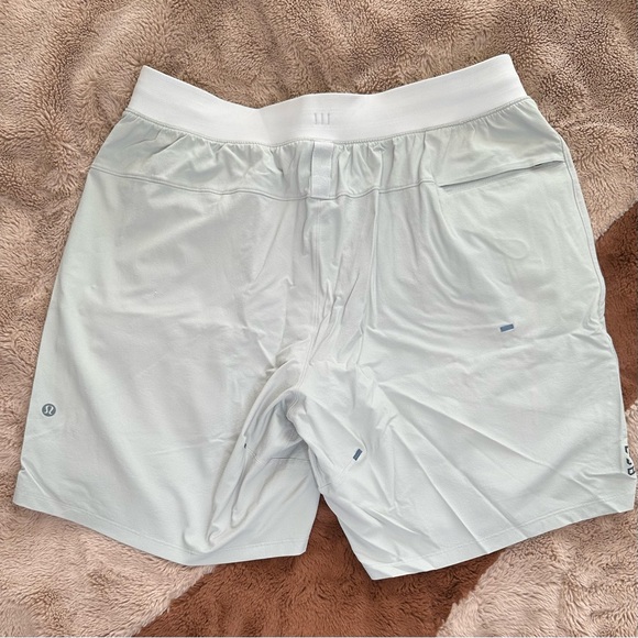 Lululemon License to Train shorts Size Large 7inch - Picture 2 of 9